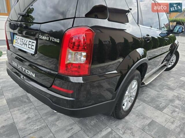 Чорний Cанг Йонг Rexton, об'ємом двигуна 2.7 л та пробігом 160 тис. км за 11500 $, фото 57 на Automoto.ua