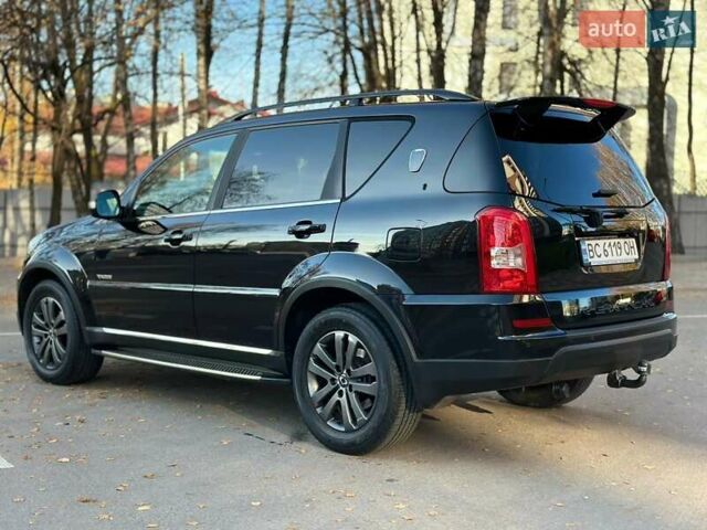 Чорний Cанг Йонг Rexton, об'ємом двигуна 2 л та пробігом 259 тис. км за 12999 $, фото 2 на Automoto.ua