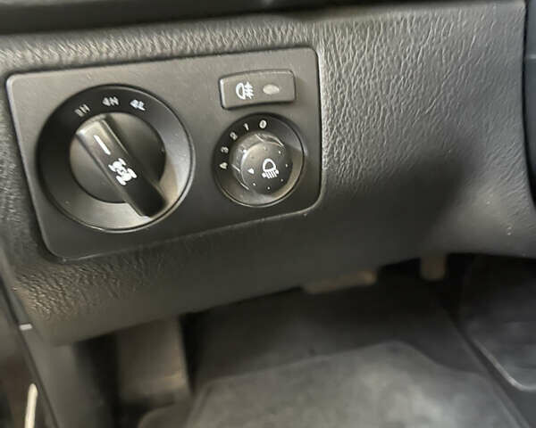 Чорний Cанг Йонг Rexton, об'ємом двигуна 2 л та пробігом 199 тис. км за 9300 $, фото 11 на Automoto.ua