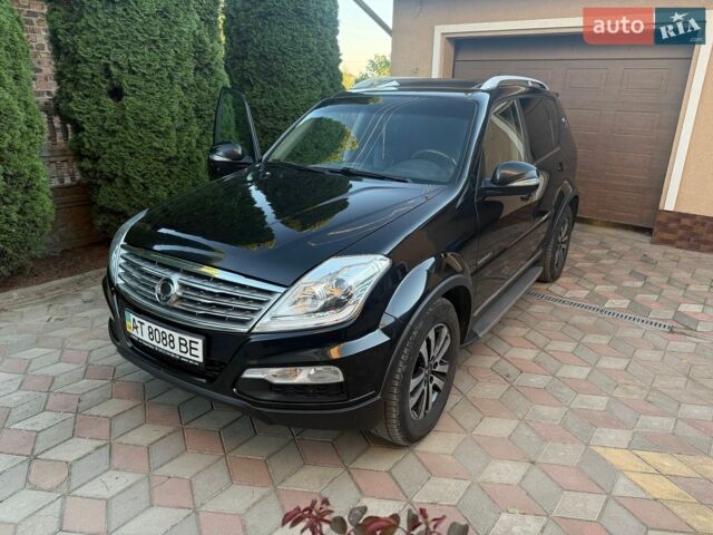 Чорний Cанг Йонг Rexton, об'ємом двигуна 2.7 л та пробігом 278 тис. км за 11500 $, фото 3 на Automoto.ua