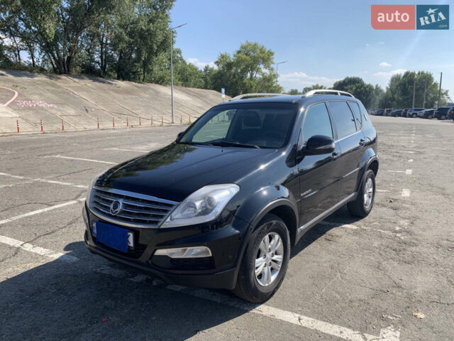 Чорний Cанг Йонг Rexton, об'ємом двигуна 2.7 л та пробігом 253 тис. км за 12999 $, фото 1 на Automoto.ua