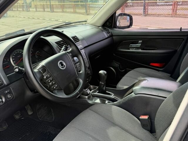 Чорний Cанг Йонг Rexton, об'ємом двигуна 2.7 л та пробігом 224 тис. км за 12500 $, фото 10 на Automoto.ua