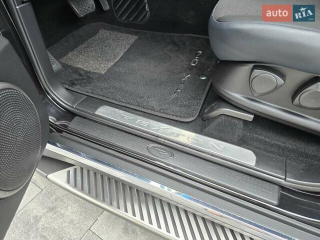 Чорний Cанг Йонг Rexton, об'ємом двигуна 2.7 л та пробігом 160 тис. км за 11500 $, фото 19 на Automoto.ua