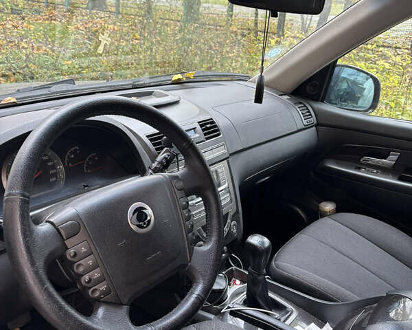 Чорний Cанг Йонг Rexton, об'ємом двигуна 2.7 л та пробігом 111 тис. км за 12500 $, фото 4 на Automoto.ua