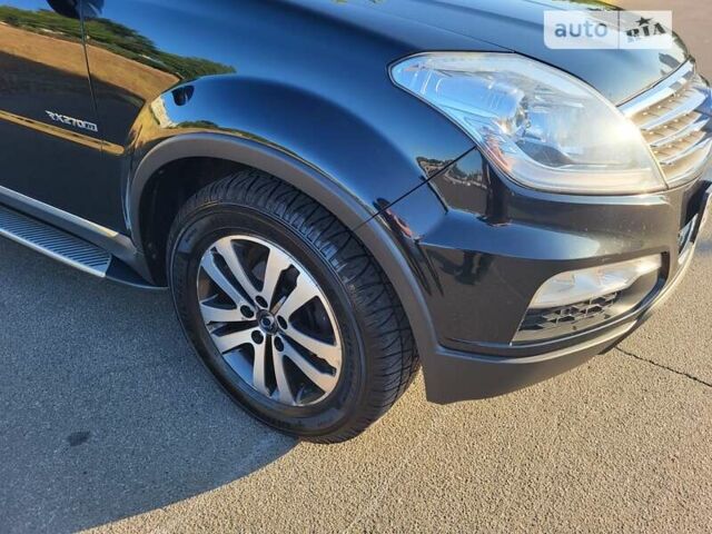 Чорний Cанг Йонг Rexton, об'ємом двигуна 2.7 л та пробігом 118 тис. км за 13000 $, фото 11 на Automoto.ua