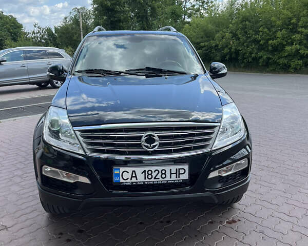 Чорний Cанг Йонг Rexton, об'ємом двигуна 2.7 л та пробігом 116 тис. км за 14000 $, фото 8 на Automoto.ua