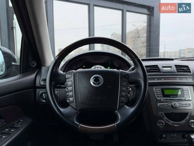 Чорний Cанг Йонг Rexton, об'ємом двигуна 2 л та пробігом 155 тис. км за 13890 $, фото 14 на Automoto.ua