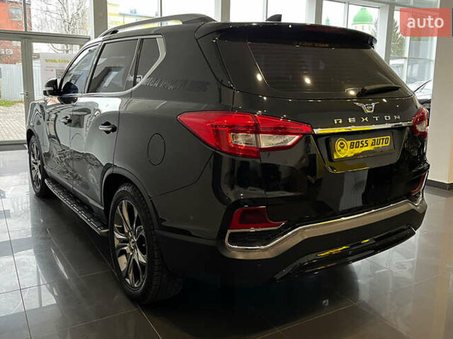 Черный Cанг Йонг Рекстон, объемом двигателя 2.16 л и пробегом 114 тыс. км за 22200 $, фото 4 на Automoto.ua