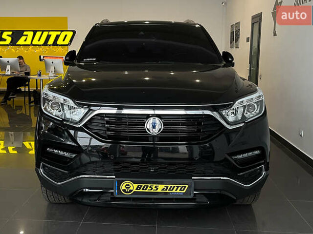 Черный Cанг Йонг Рекстон, объемом двигателя 2.16 л и пробегом 114 тыс. км за 22200 $, фото 1 на Automoto.ua