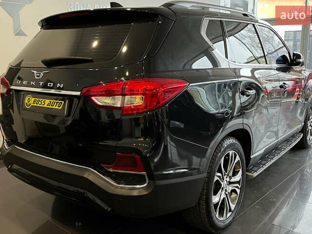 Черный Cанг Йонг Рекстон, объемом двигателя 2.16 л и пробегом 114 тыс. км за 22200 $, фото 6 на Automoto.ua