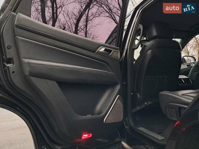 Чорний Cанг Йонг Rexton, об'ємом двигуна 2.16 л та пробігом 132 тис. км за 19700 $, фото 32 на Automoto.ua