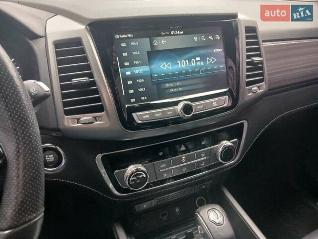 Чорний Cанг Йонг Rexton, об'ємом двигуна 2.16 л та пробігом 132 тис. км за 19700 $, фото 30 на Automoto.ua