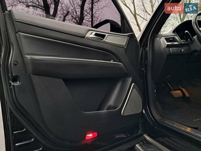 Чорний Cанг Йонг Rexton, об'ємом двигуна 2.16 л та пробігом 132 тис. км за 19700 $, фото 11 на Automoto.ua