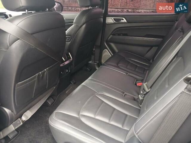 Чорний Cанг Йонг Rexton, об'ємом двигуна 2.16 л та пробігом 132 тис. км за 19700 $, фото 20 на Automoto.ua