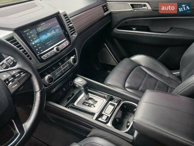 Чорний Cанг Йонг Rexton, об'ємом двигуна 2.16 л та пробігом 132 тис. км за 19700 $, фото 34 на Automoto.ua