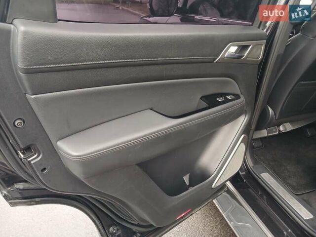 Чорний Cанг Йонг Rexton, об'ємом двигуна 2.16 л та пробігом 132 тис. км за 19700 $, фото 18 на Automoto.ua