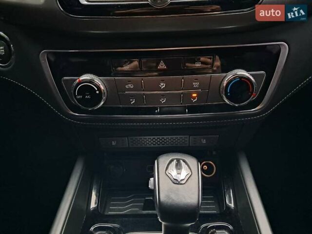 Чорний Cанг Йонг Rexton, об'ємом двигуна 2.16 л та пробігом 132 тис. км за 19700 $, фото 21 на Automoto.ua