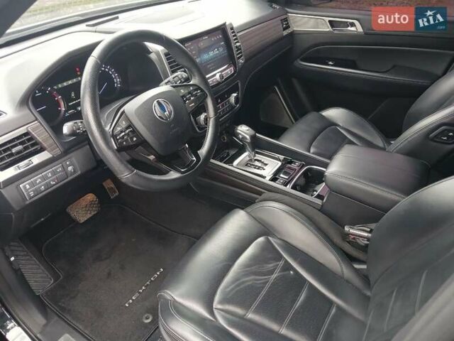 Чорний Cанг Йонг Rexton, об'ємом двигуна 2.16 л та пробігом 132 тис. км за 19700 $, фото 33 на Automoto.ua