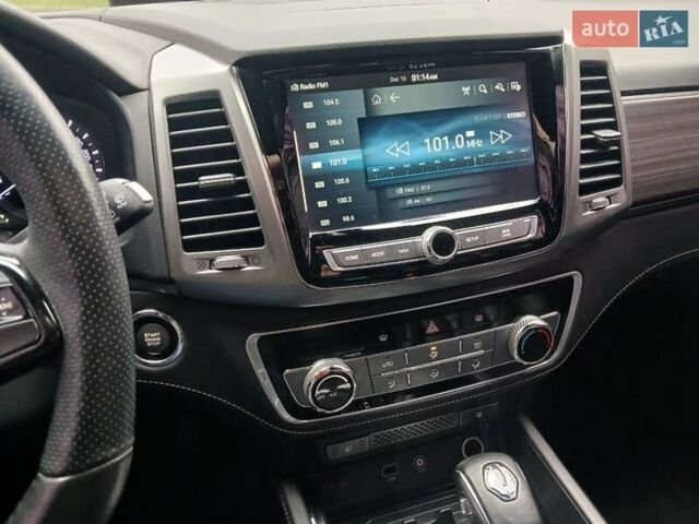 Чорний Cанг Йонг Rexton, об'ємом двигуна 2.16 л та пробігом 132 тис. км за 19700 $, фото 38 на Automoto.ua