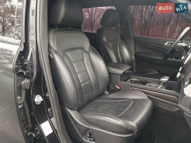 Чорний Cанг Йонг Rexton, об'ємом двигуна 2.16 л та пробігом 132 тис. км за 19700 $, фото 40 на Automoto.ua