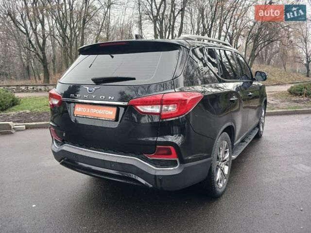 Чорний Cанг Йонг Rexton, об'ємом двигуна 2.16 л та пробігом 132 тис. км за 19700 $, фото 5 на Automoto.ua