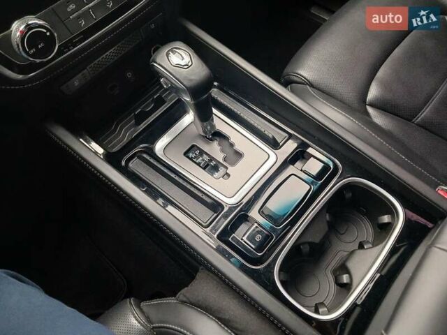 Чорний Cанг Йонг Rexton, об'ємом двигуна 2.16 л та пробігом 132 тис. км за 19700 $, фото 26 на Automoto.ua