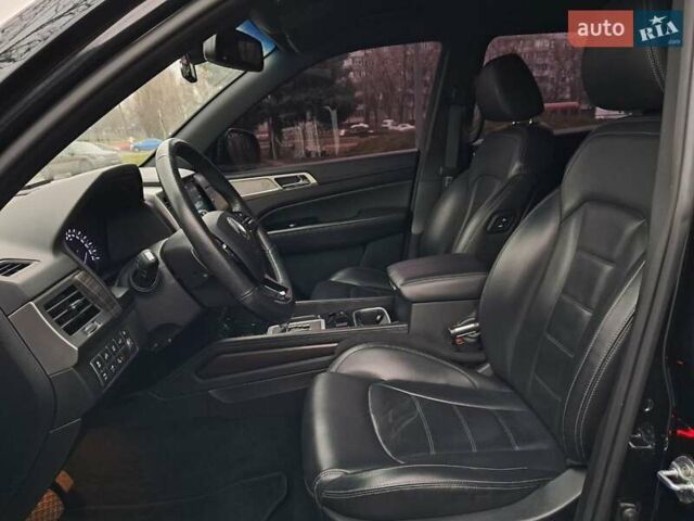 Чорний Cанг Йонг Rexton, об'ємом двигуна 2.16 л та пробігом 132 тис. км за 19700 $, фото 10 на Automoto.ua