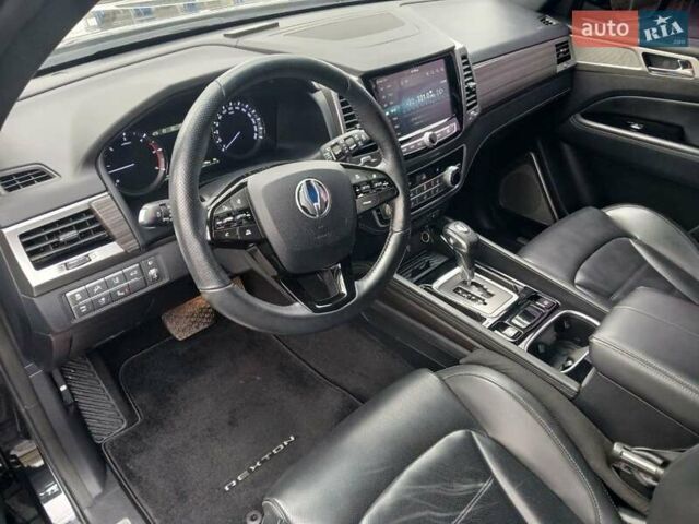 Чорний Cанг Йонг Rexton, об'ємом двигуна 2.16 л та пробігом 132 тис. км за 19700 $, фото 41 на Automoto.ua