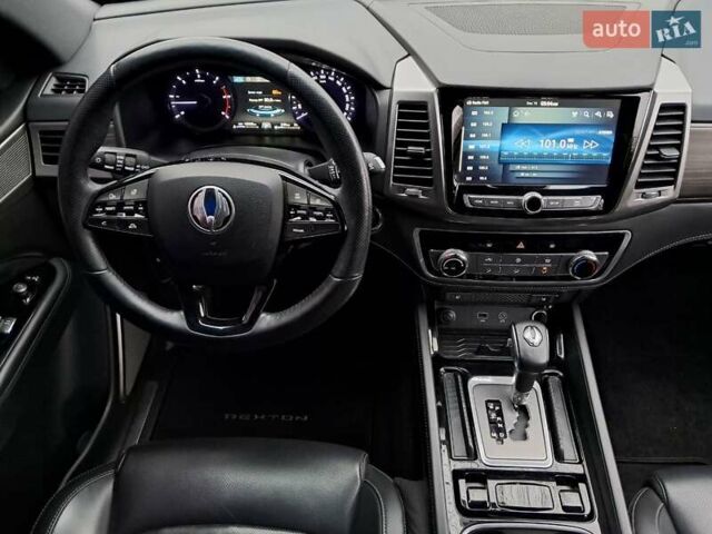 Чорний Cанг Йонг Rexton, об'ємом двигуна 2.16 л та пробігом 132 тис. км за 19700 $, фото 29 на Automoto.ua