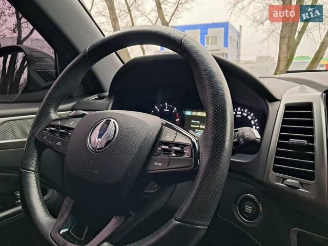 Чорний Cанг Йонг Rexton, об'ємом двигуна 2.16 л та пробігом 132 тис. км за 19700 $, фото 17 на Automoto.ua