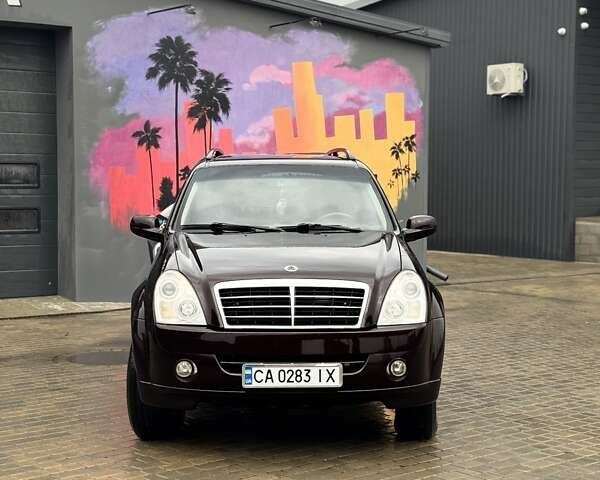Фіолетовий Cанг Йонг Rexton, об'ємом двигуна 2.7 л та пробігом 264 тис. км за 8500 $, фото 3 на Automoto.ua