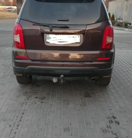 Коричневий Cанг Йонг Rexton, об'ємом двигуна 3 л та пробігом 220 тис. км за 13000 $, фото 2 на Automoto.ua