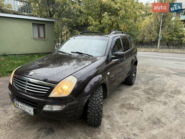 Коричневий Cанг Йонг Rexton, об'ємом двигуна 2.3 л та пробігом 203 тис. км за 4500 $, фото 1 на Automoto.ua