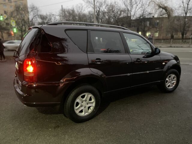 Коричневый Cанг Йонг Рекстон, объемом двигателя 2.7 л и пробегом 300 тыс. км за 6500 $, фото 3 на Automoto.ua