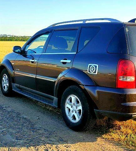 Коричневий Cанг Йонг Rexton, об'ємом двигуна 2.7 л та пробігом 310 тис. км за 6000 $, фото 1 на Automoto.ua