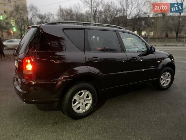 Коричневый Cанг Йонг Рекстон, объемом двигателя 2.7 л и пробегом 300 тыс. км за 6500 $, фото 2 на Automoto.ua