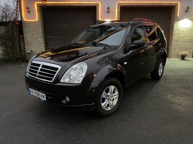 Коричневый Cанг Йонг Рекстон, объемом двигателя 2.7 л и пробегом 300 тыс. км за 6500 $, фото 1 на Automoto.ua