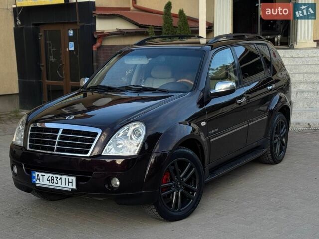 Коричневий Cанг Йонг Rexton, об'ємом двигуна 2.7 л та пробігом 351 тис. км за 6880 $, фото 1 на Automoto.ua