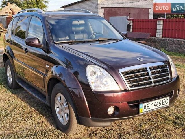 Коричневий Cанг Йонг Rexton, об'ємом двигуна 2.7 л та пробігом 125 тис. км за 12300 $, фото 2 на Automoto.ua