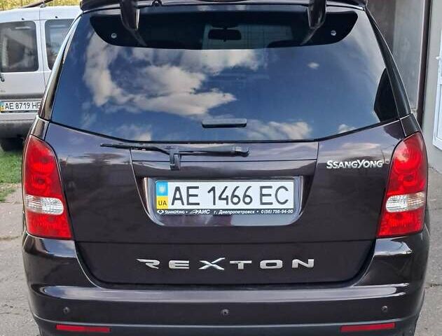Коричневий Cанг Йонг Rexton, об'ємом двигуна 2.7 л та пробігом 125 тис. км за 12300 $, фото 5 на Automoto.ua