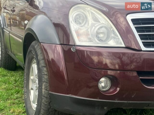 Коричневий Cанг Йонг Rexton, об'ємом двигуна 2.7 л та пробігом 155 тис. км за 6000 $, фото 1 на Automoto.ua