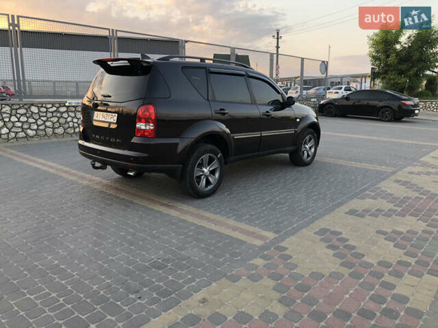 Коричневий Cанг Йонг Rexton, об'ємом двигуна 2.7 л та пробігом 367 тис. км за 8150 $, фото 2 на Automoto.ua