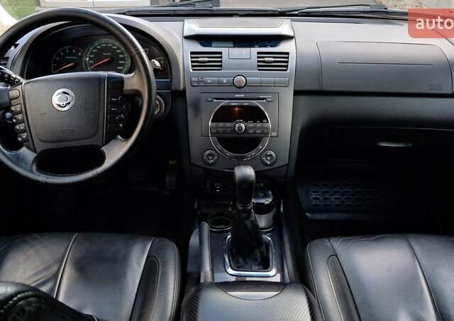 Коричневий Cанг Йонг Rexton, об'ємом двигуна 2.7 л та пробігом 125 тис. км за 12300 $, фото 7 на Automoto.ua