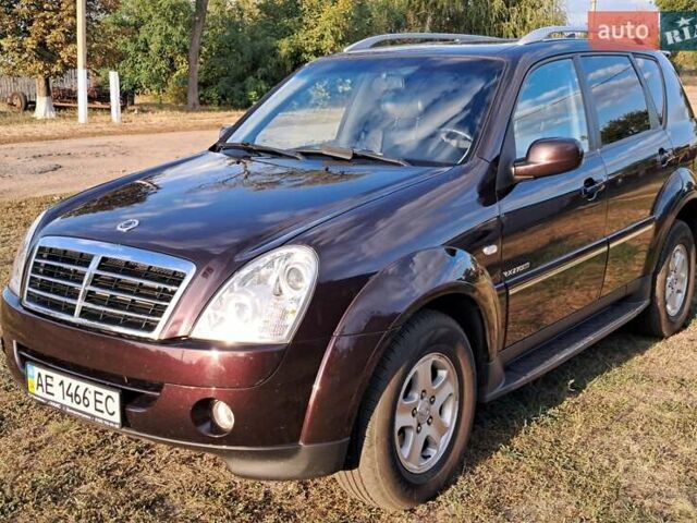 Коричневий Cанг Йонг Rexton, об'ємом двигуна 2.7 л та пробігом 125 тис. км за 12300 $, фото 3 на Automoto.ua