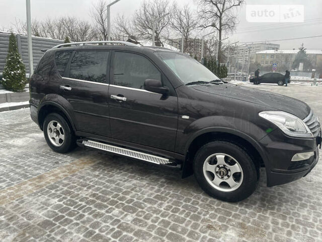 Коричневий Cанг Йонг Rexton, об'ємом двигуна 2.7 л та пробігом 225 тис. км за 10000 $, фото 2 на Automoto.ua