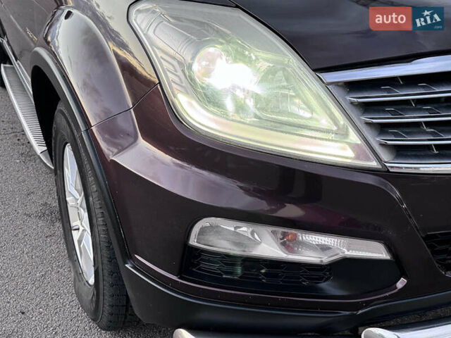 Коричневый Cанг Йонг Рекстон, объемом двигателя 2.7 л и пробегом 242 тыс. км за 11800 $, фото 1 на Automoto.ua