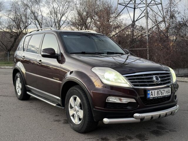 Коричневий Cанг Йонг Rexton, об'ємом двигуна 2.7 л та пробігом 239 тис. км за 12500 $, фото 1 на Automoto.ua