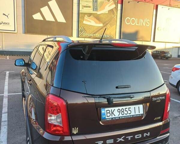 Коричневий Cанг Йонг Rexton, об'ємом двигуна 2.7 л та пробігом 166 тис. км за 12500 $, фото 7 на Automoto.ua