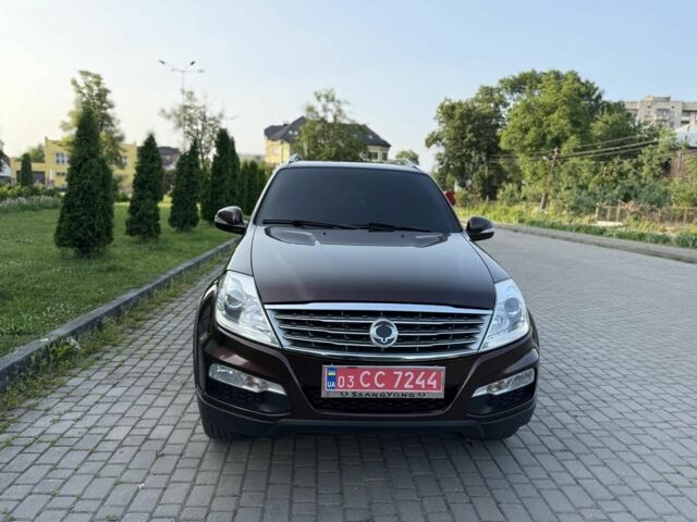Коричневий Cанг Йонг Rexton, об'ємом двигуна 2.7 л та пробігом 226 тис. км за 12499 $, фото 2 на Automoto.ua