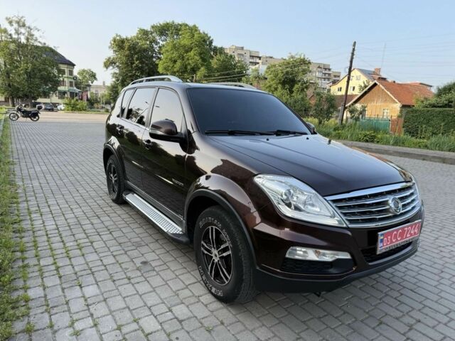 Коричневий Cанг Йонг Rexton, об'ємом двигуна 2.7 л та пробігом 226 тис. км за 12499 $, фото 1 на Automoto.ua